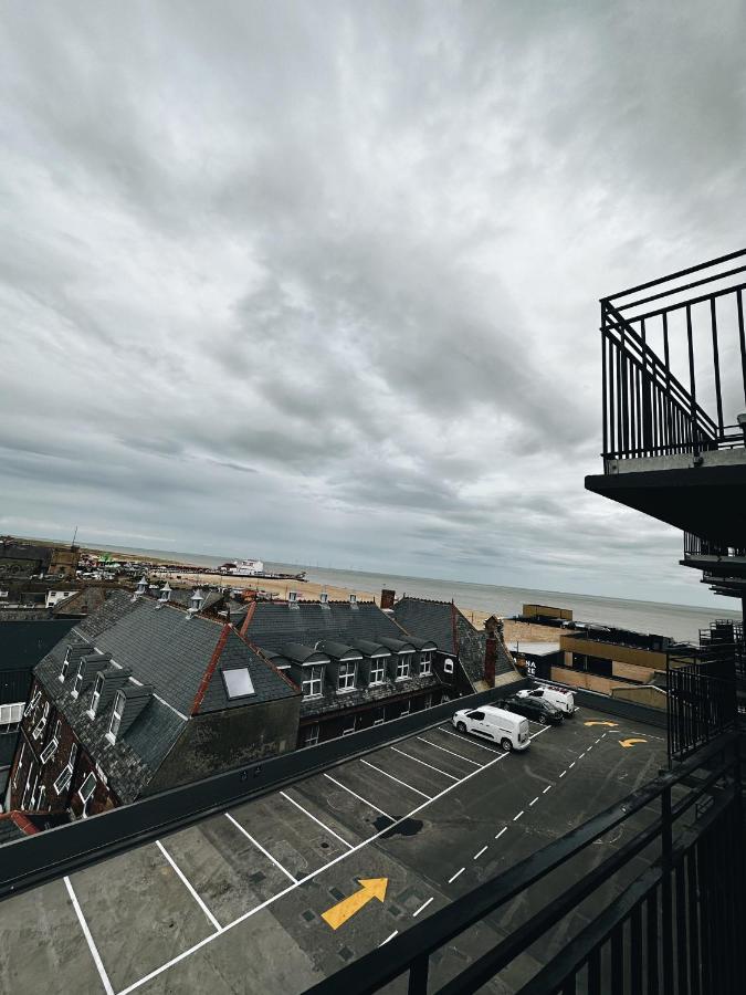 The Atlantis - Tower Apartments Great Yarmouth Exteriör bild